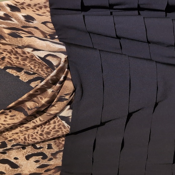 Sexy LBD w animal print sleeveless wrap V - Picture 3 of 4